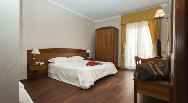 Трёхместный номер Standard с балконом Hotel Cavaliere
