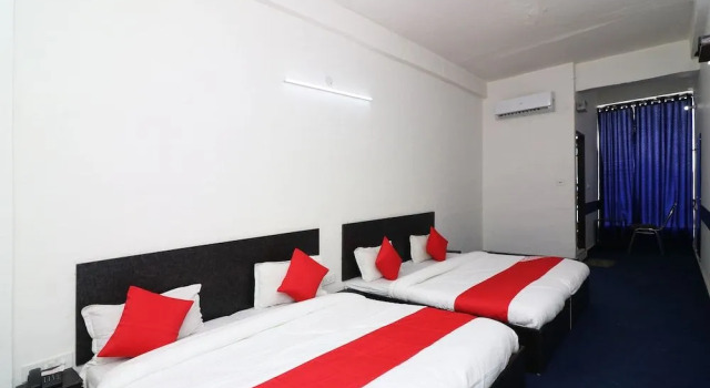 OYO 36432 Hotel Tarang