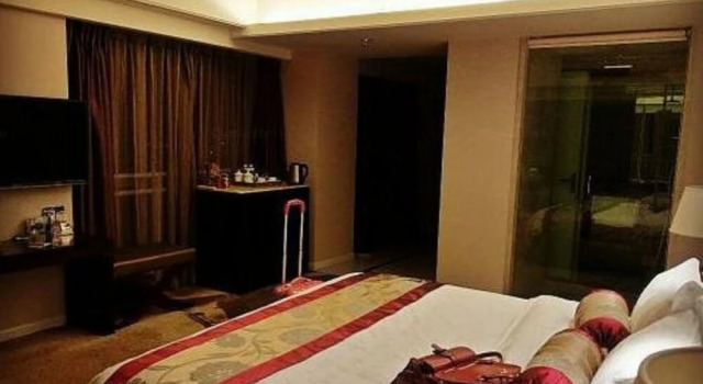 Chengdu Alice Hotel, Забронировать Отель Отели Лунцюанььи 4 звезды, 4*
