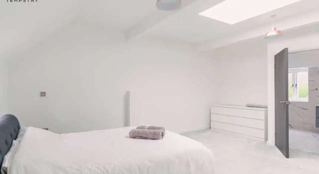 Вилла Hidden Gem! Luxury 5 Bed Near Warner Bros Studios