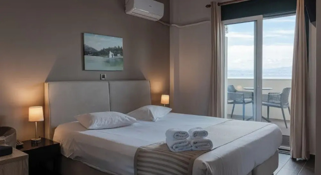 Номер Economy Цокольный этаж с балконом Plaza Hotel