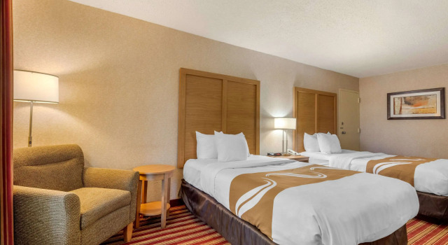 Четырёхместный номер Standard Quality Inn Exit 4