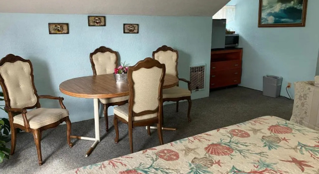 Четырёхместный люкс с балконом Lighthouse Inn