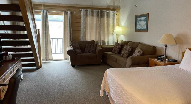 Семейный номер Standard с балконом Paddle Wheel Inn