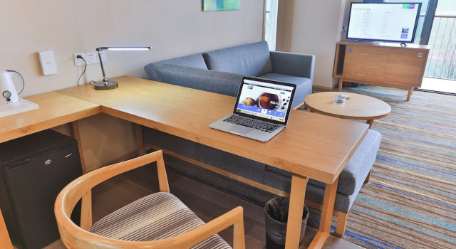 Люкс с балконом Holiday Inn Express Emei Mountain