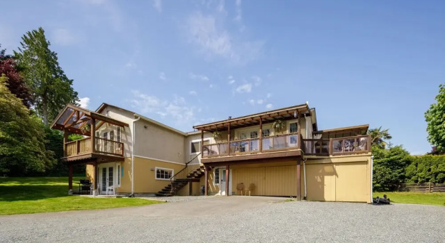 1415 Loat St, Book Hotel Nanaimo 