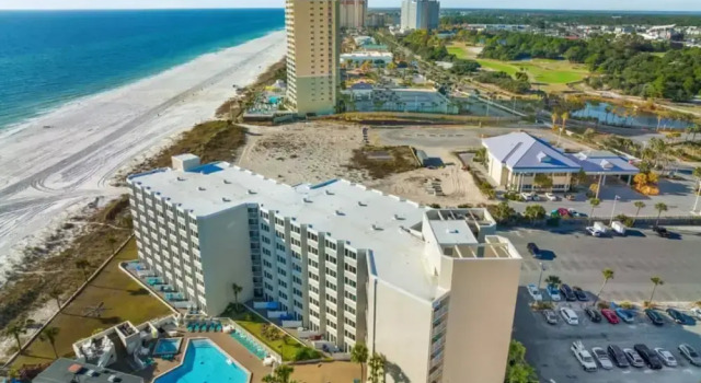 Апартаменты Top of the Gulf 320 Beachfront & Free Beach Chairs