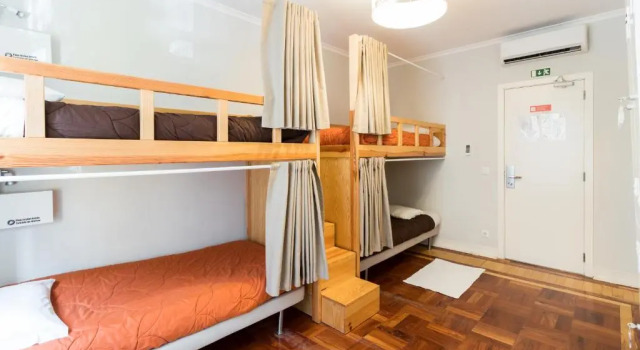 Кровать в общем номере Lisboa Central Hostel