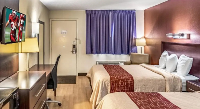 Четырёхместный номер Deluxe Red Roof Inn Columbus - Taylorsville-Edinburgh
