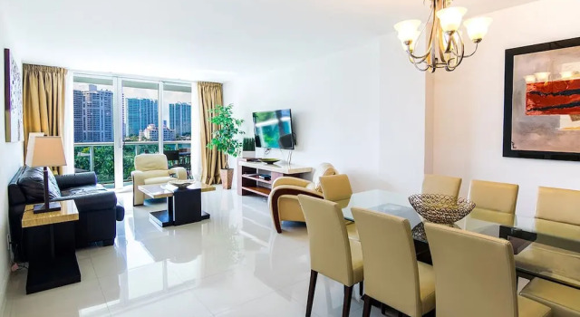 O. Reserve Condominium 2 Bedrooms 2 Bathrooms Condo, Varaa Huoneisto Hotellit Miami Beach uima-altaalla, Uima-allas