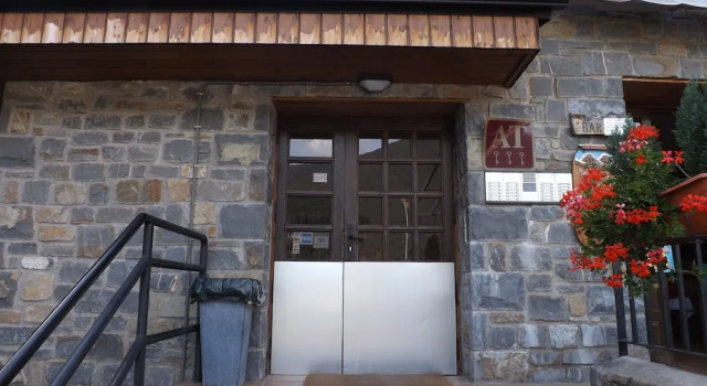 Roca Nevada Suites, Book Condo Hotel Hotels in Aragon with Parking, Parking