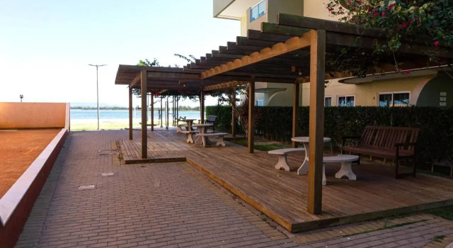 Apê aconchegante condomínio beira lagoa c/piscina, Забронировать Отель Отели штата Рио-де-Жанейро с парковкой, Парковка