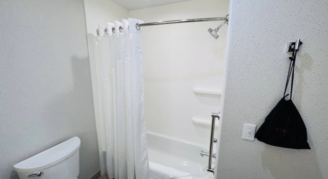 Четырёхместный номер Standard Holiday Inn Express & Suites Salinas