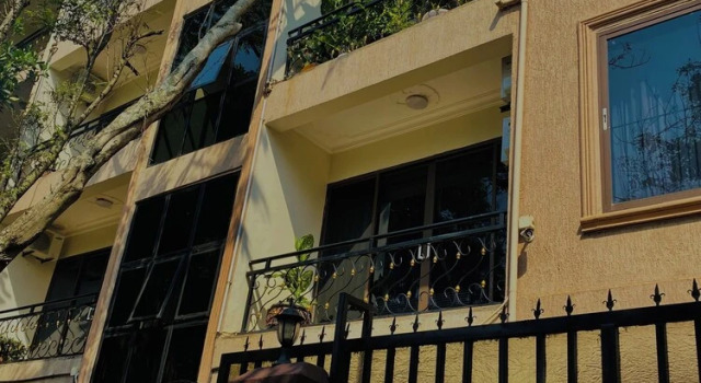 Crystal Apartment Hotel And Lodges
