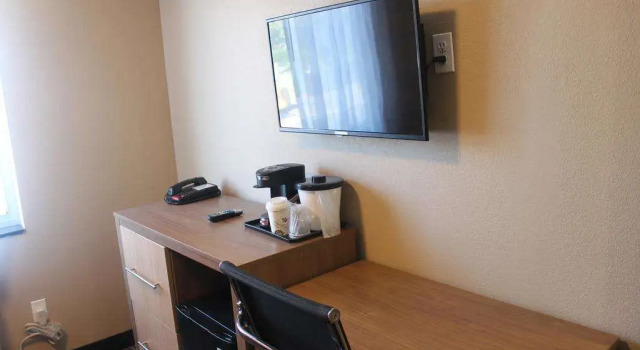 Days Inn by Wyndham Brooklyn Borough Park