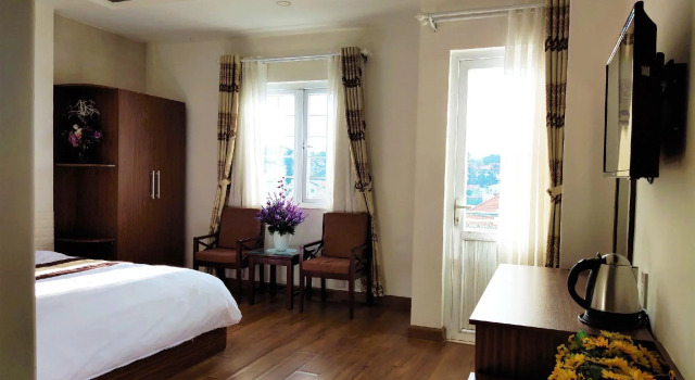 Люкс Deluxe с балконом New Hampton Suits-Tam Xuan Centre Hotel