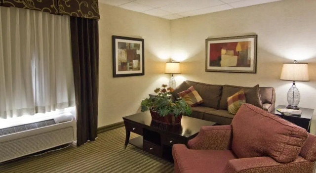 Люкс Deluxe с видом на воду Christopher Inn and Suites