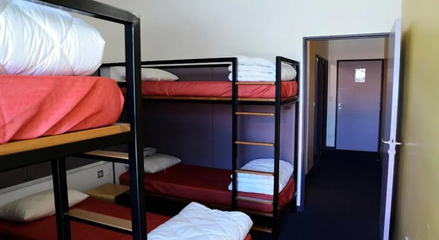 Кровать в общем номере (мужской номер) Auberge de Jeunesse de Morlaix