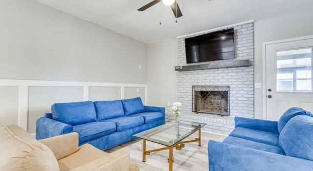 Коттедж Pensacola Home w/ Screened Porch: 10 Mi to Beach!