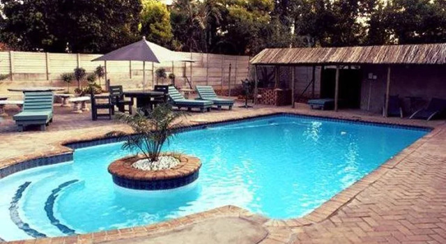 Emerald Backpackers, Boek Hotel Kempton Park Gauteng