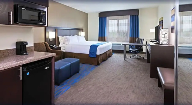 Люкс Deluxe Holiday Inn Express & Suites Glenpool by IHG