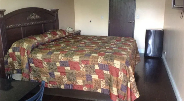 Bronco Motel