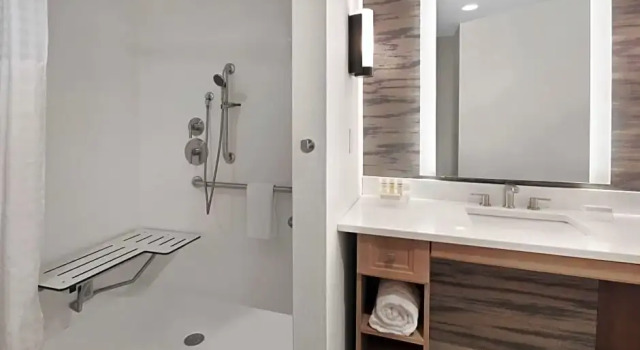 Четырёхместный номер Standard с видом на воду Homewood Suites by Hilton Providence Downtown