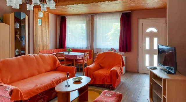 Holiday Home Wolf by Interhome, Prenota Hotel Balatonmáriafürdő 