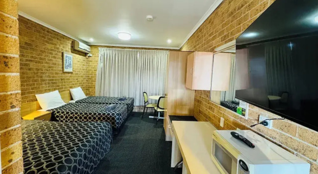 Номер Standard Town and Country Motor Inn