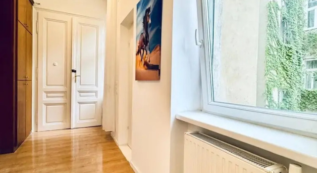 Comfortable 5BR Stay Near Westbahnhof, Prenota Appartamento Vienna Austria