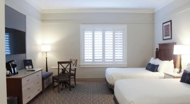 Четырёхместный номер Standard Carlisle Inn Sarasota