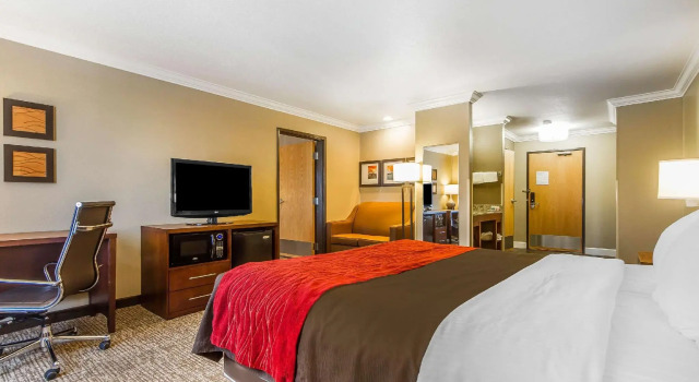Четырёхместный люкс Comfort Inn & Suites Redwood Country