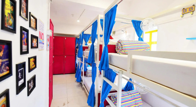 Кровать в общем номере goSTOPS Mumbai - Hostel