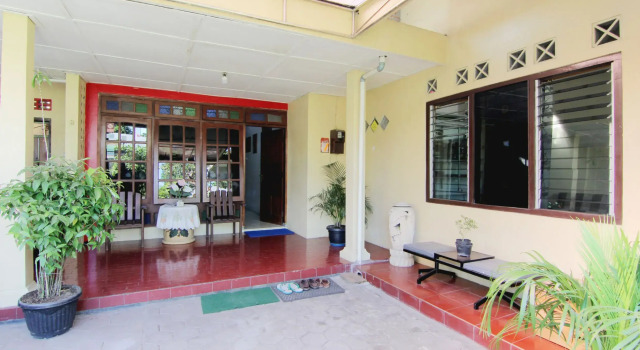 Batik Trinidar Homestay, Book Guesthouse Sedayu 
