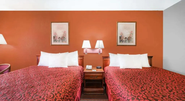 Четырёхместный номер Standard Days Inn by Wyndham McAllen