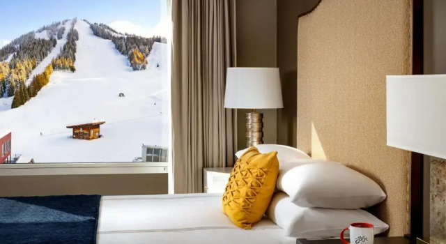 Номер Standard с видом на горы The Josie Hotel, Autograph Collection