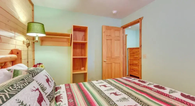 Коттедж Three Bears Resort Adventure Base w/ Lake Access