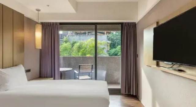 Двухместный номер Standard с балконом La Maison Hotel
