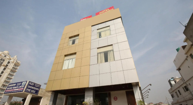 OYO 7100 Hotel Crossroads, Varaa Hotelli Chandigarh 