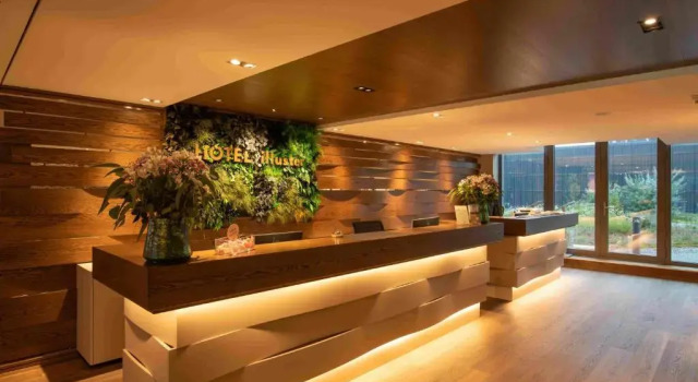 HOTEL illuster - Urban & Local