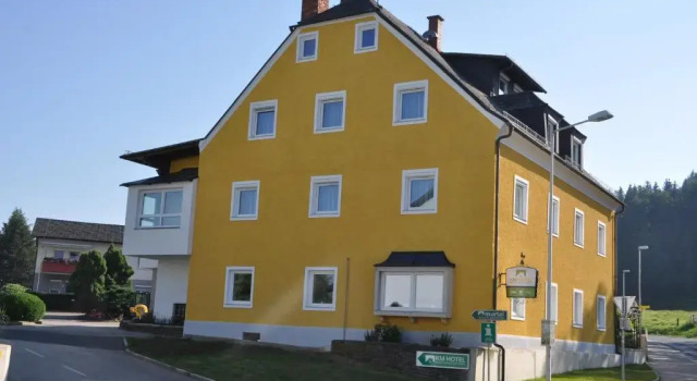 KM Hotel Murtal, Rezerwuj Hotel Hotele w Knittelfeld z parkingiem, Parking