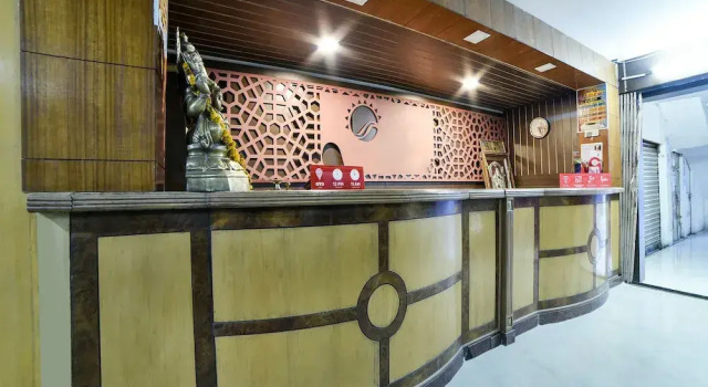 OYO 16533 Hotel Sudarshan, Забронировать Отель Отели Хайдарабада с парковкой, рядом с Sundarayya Vignana Kendram, Парковка