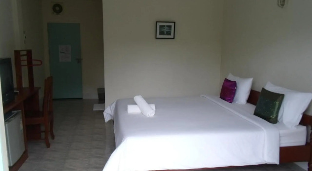 Albatross Guesthouse Thungwualaen Beach