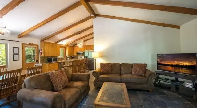 Scenic Wonders Evergreen Cabin 3 Bedroom
