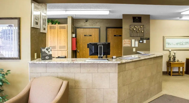 Econo Lodge Sioux Center, Rezerwuj Hotel Hotele w Iowa z parkingiem, Parking