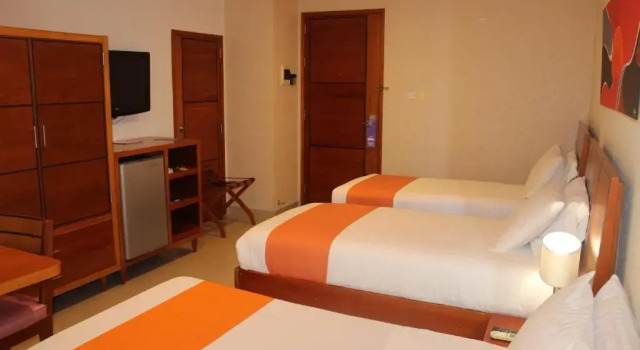 Трёхместный номер Standard Hotel Atrium Plaza