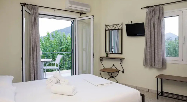 Двухместный номер Standard с балконом Konstantinos Hotel & Apartments 2