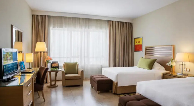 Люкс с 2 комнатами с балконом Nour Arjaan by Rotana-Fujairah