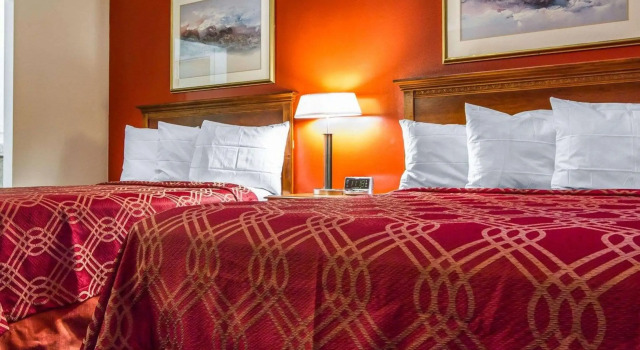 Четырёхместный номер Standard Rodeway Inn & Suites Brunswick near Hwy 1