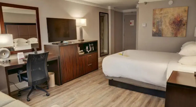 Двухместный номер Executive Crowne Plaza Knoxville Downtown University by IHG